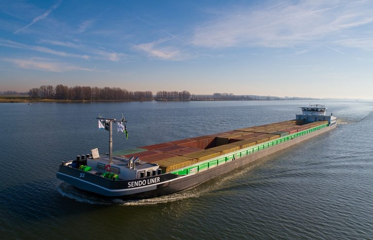 sendo-liner-tijdens-proefvaart